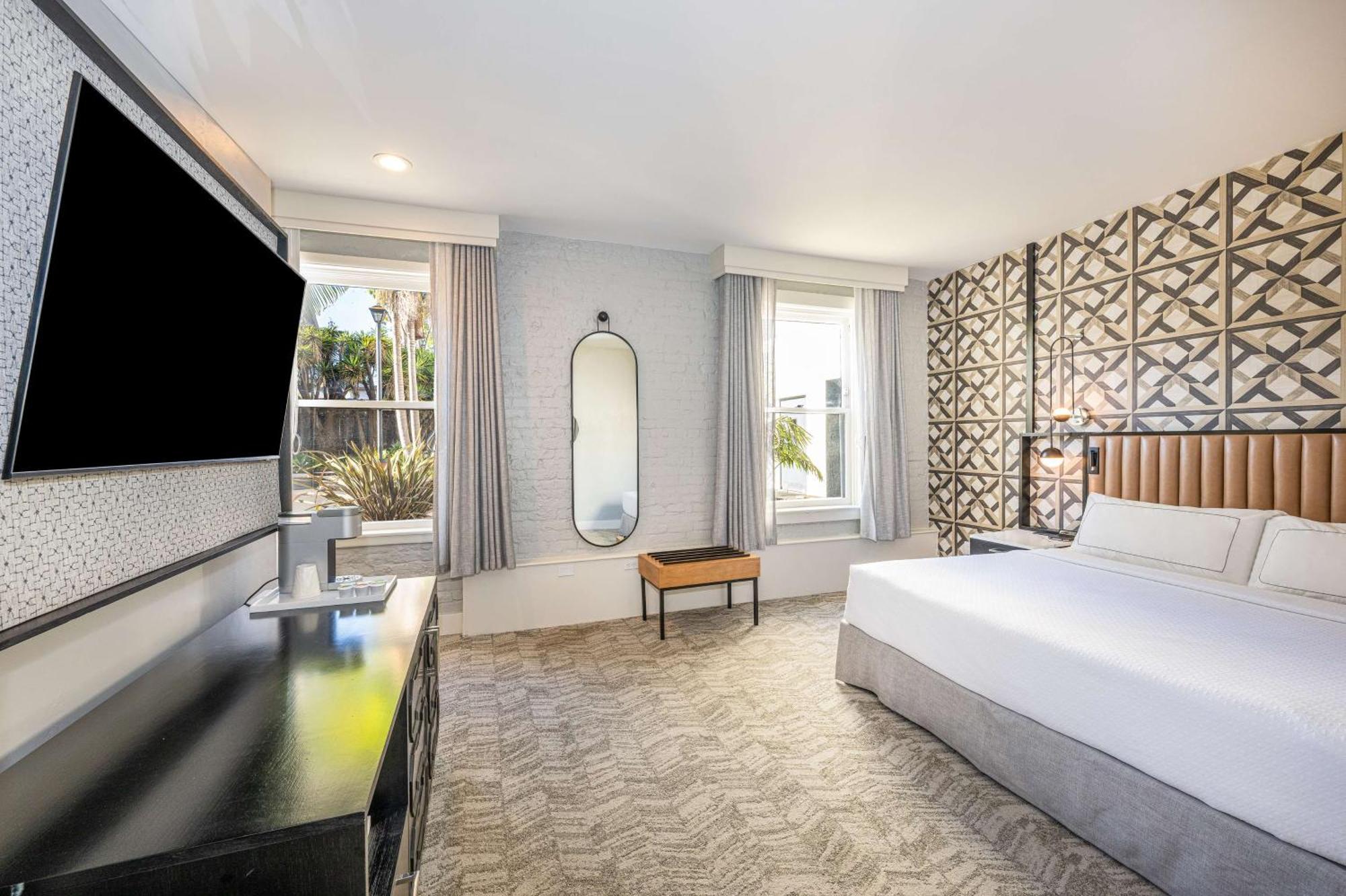 Hotel Virginia Santa Barbara, Tapestry Collection By Hilton Екстериор снимка